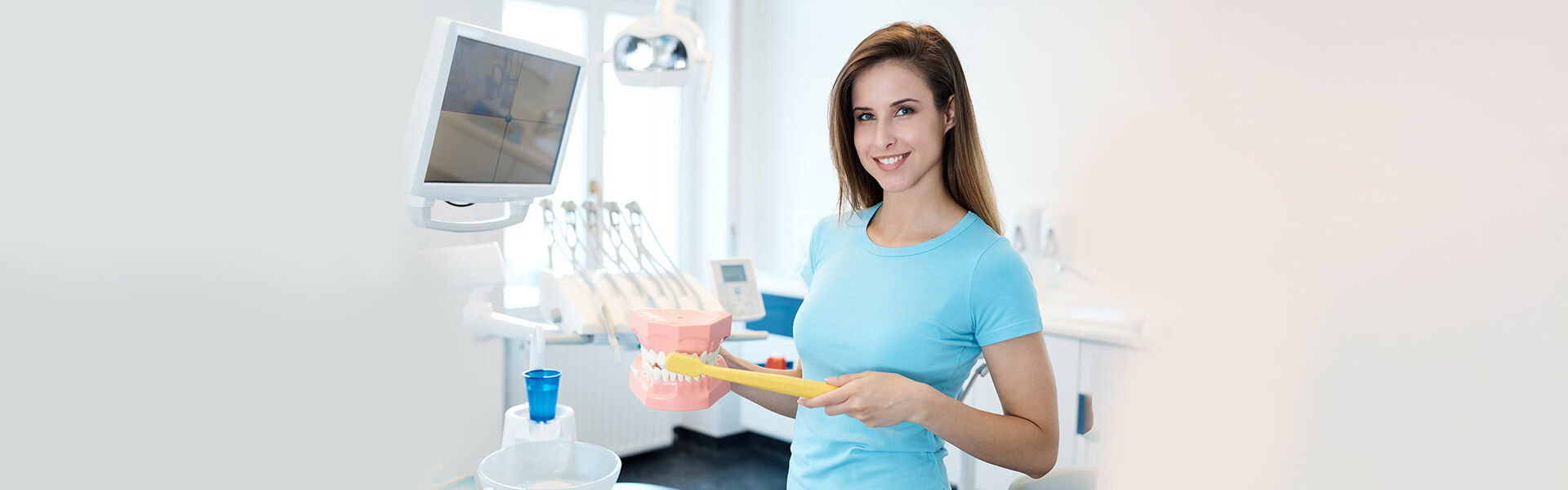 Dentures vs Veneers: Which Is a Better Choice for Me?